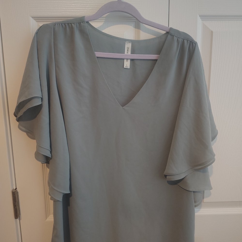 New Zenana flowy sleeve top size L in mint/sage green